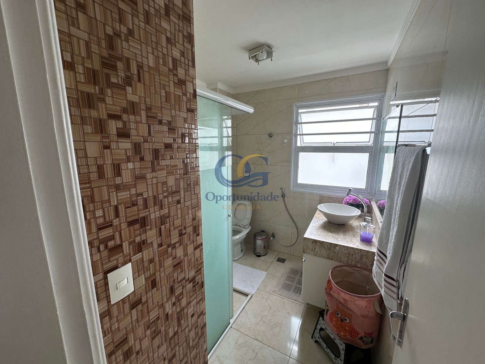 Apartamento na Praia das Pitangueiras, Guarujá - SP