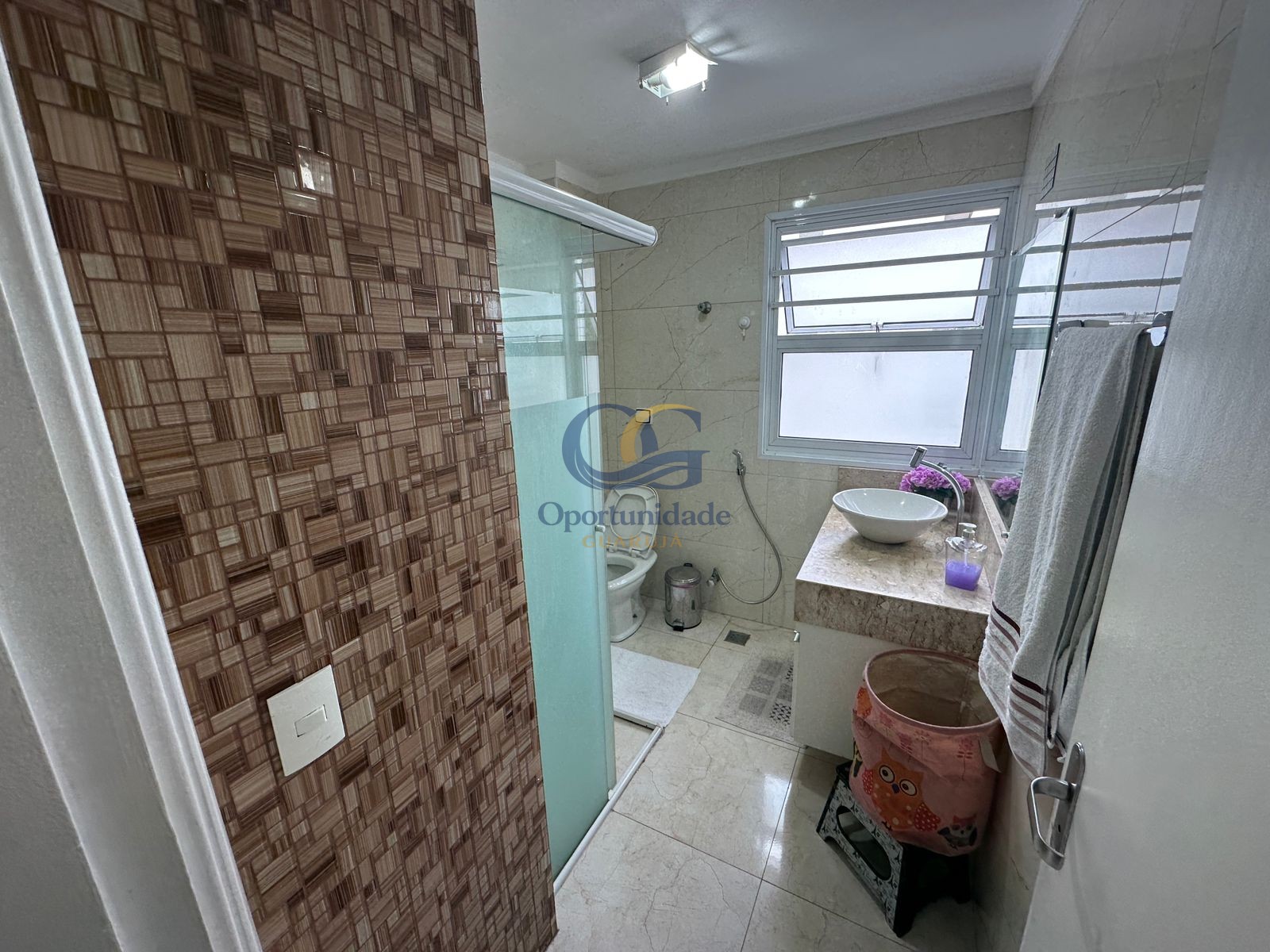 Apartamento na Praia das Pitangueiras, Guarujá - SP