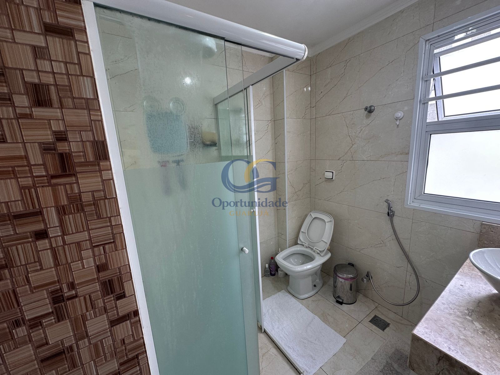 Apartamento na Praia das Pitangueiras, Guarujá - SP