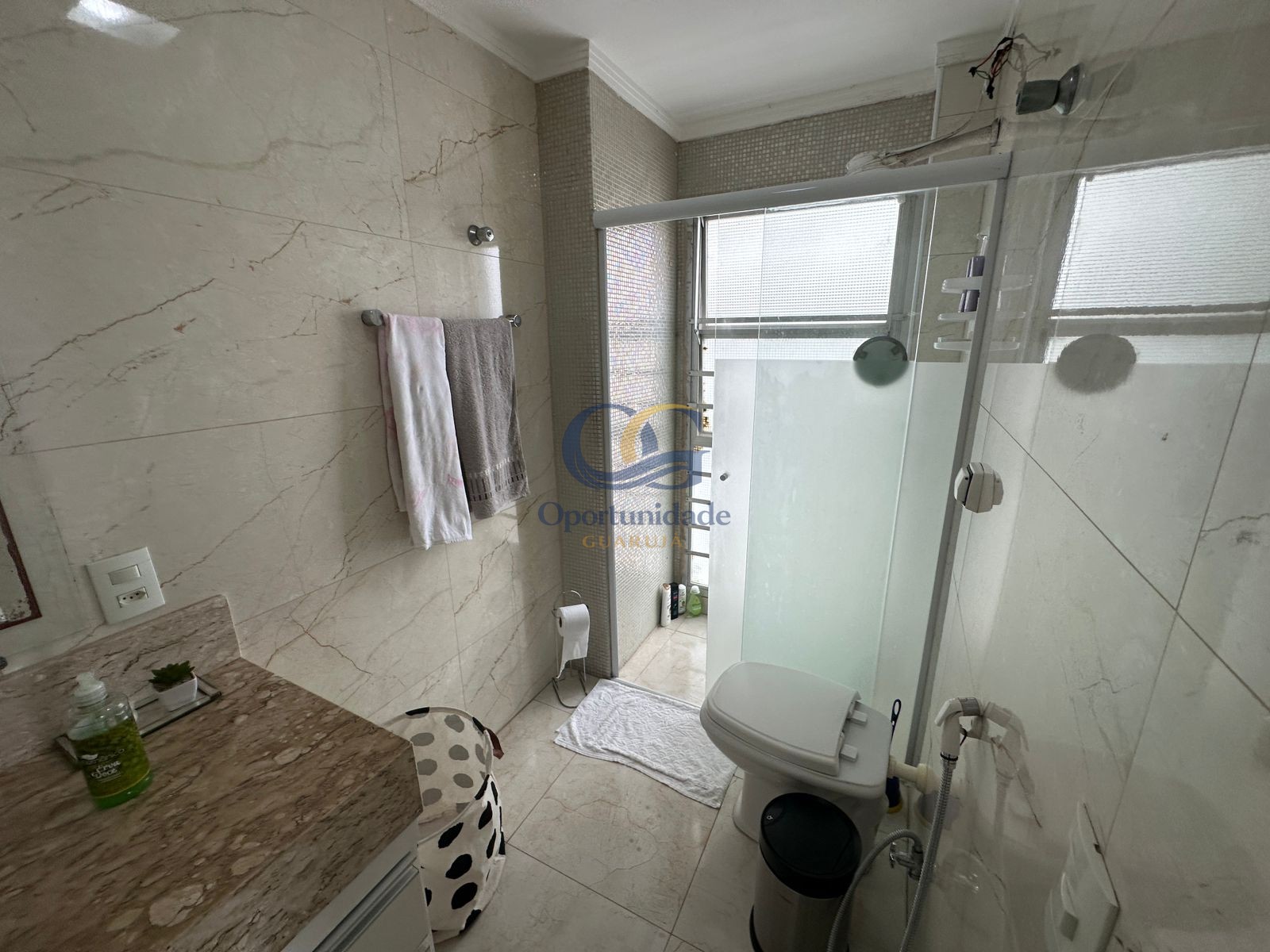 Apartamento na Praia das Pitangueiras, Guarujá - SP