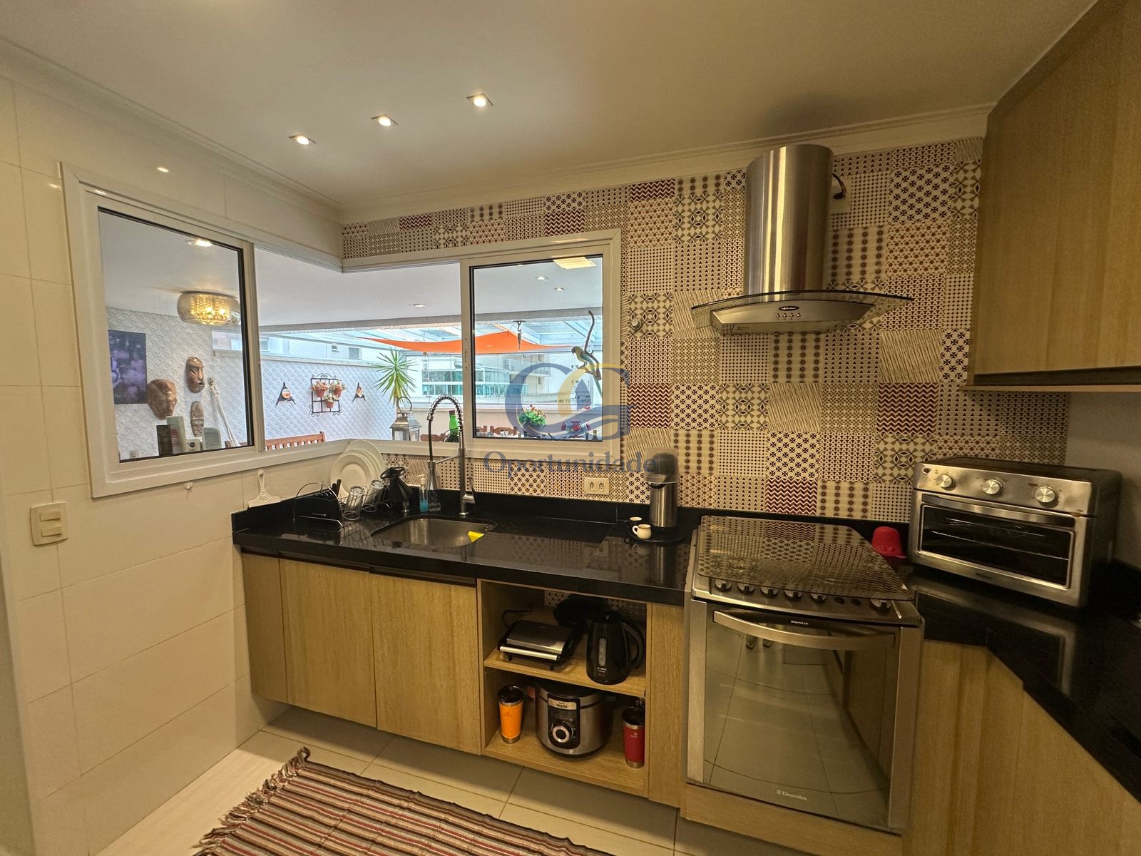 Apartamento na Praia das Pitangueiras, Guarujá - SP