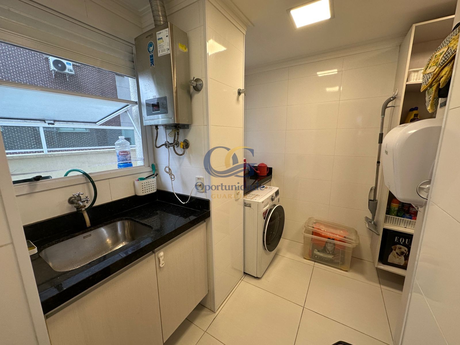 Apartamento na Praia das Pitangueiras, Guarujá - SP