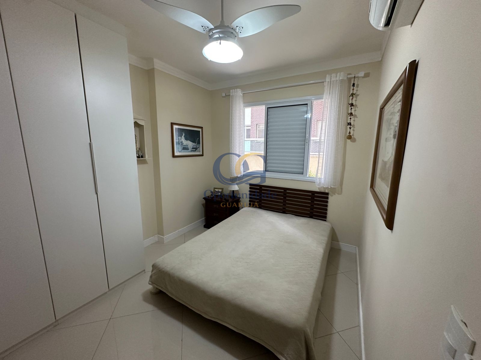 Apartamento na Praia das Pitangueiras, Guarujá - SP