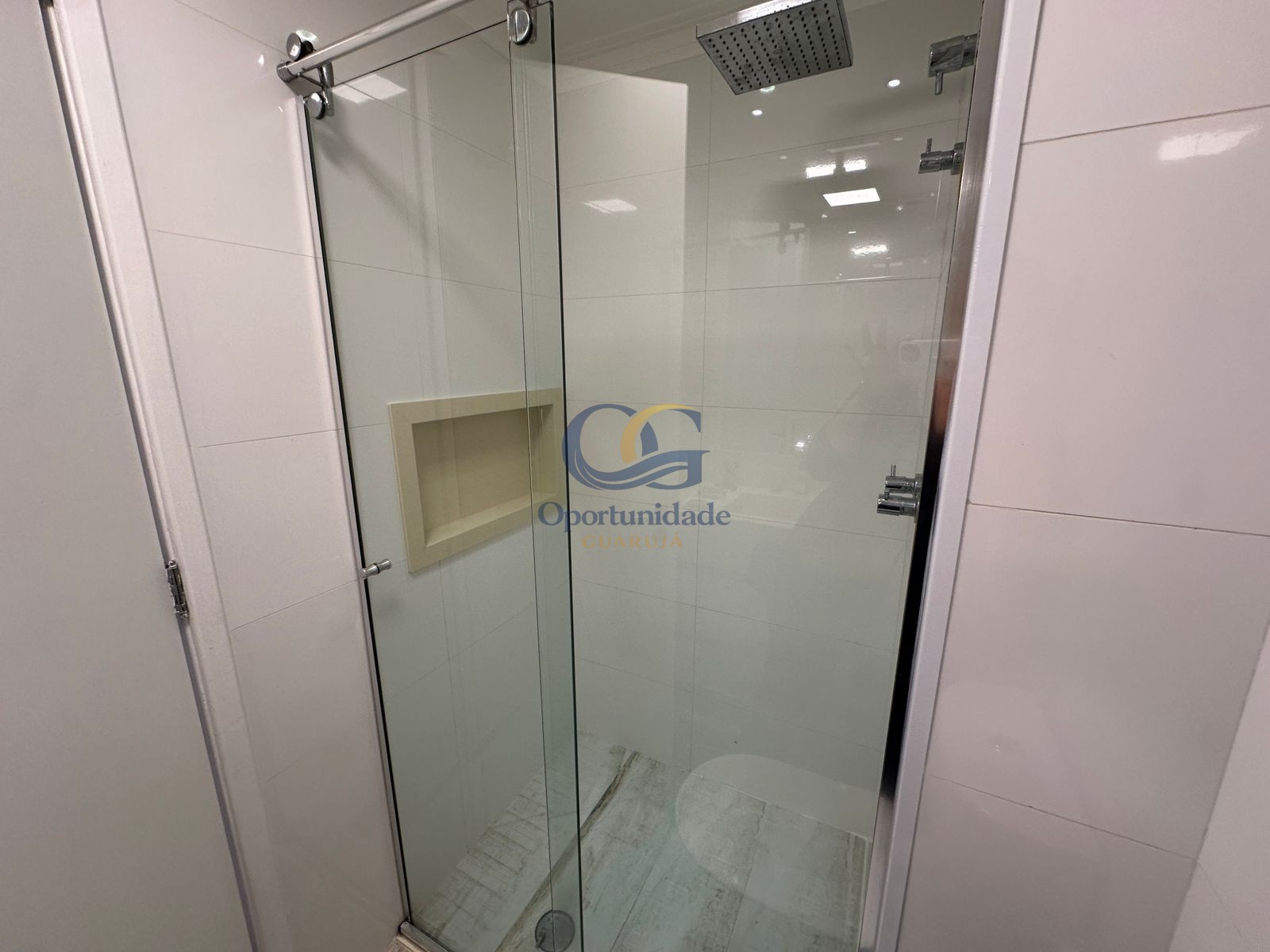 Apartamento na Praia das Pitangueiras, Guarujá - SP
