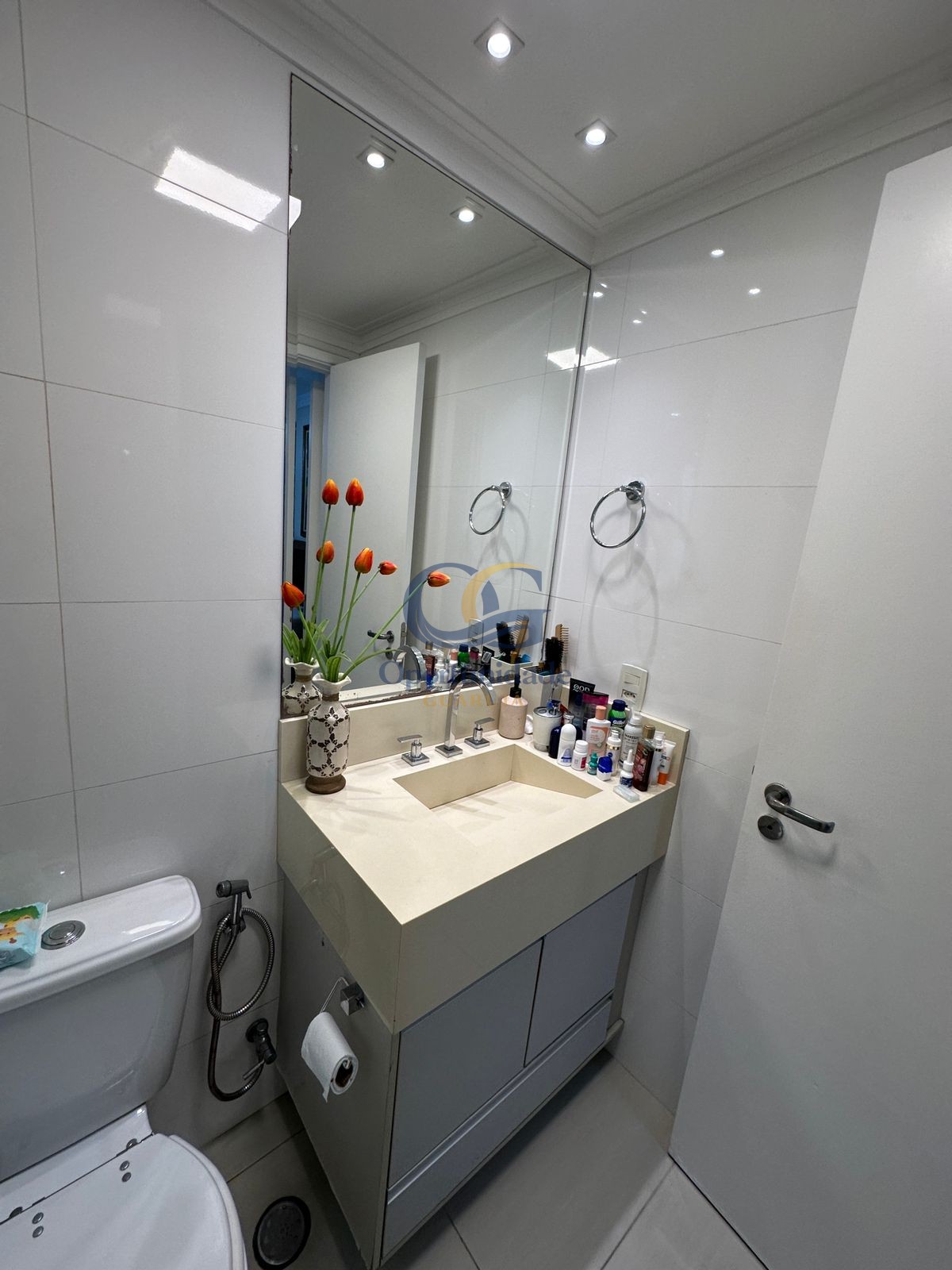 Apartamento na Praia das Pitangueiras, Guarujá - SP