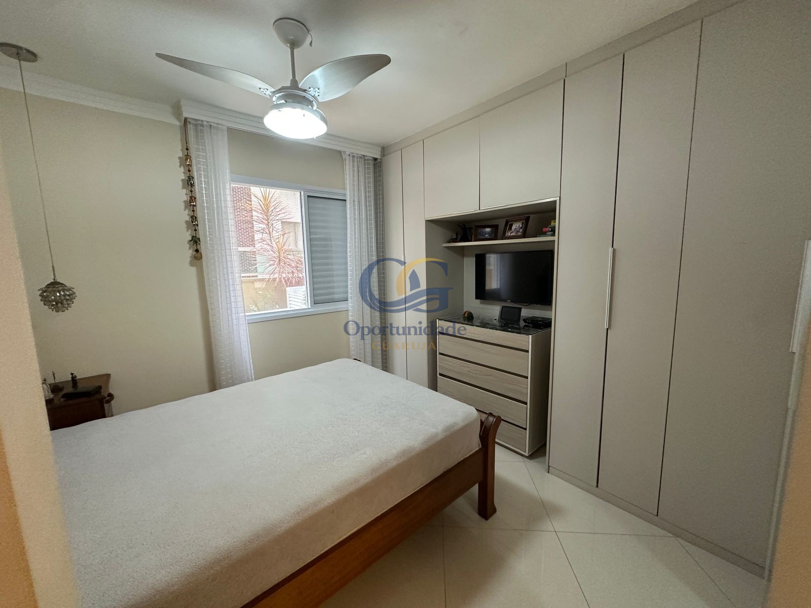 Apartamento na Praia das Pitangueiras, Guarujá - SP