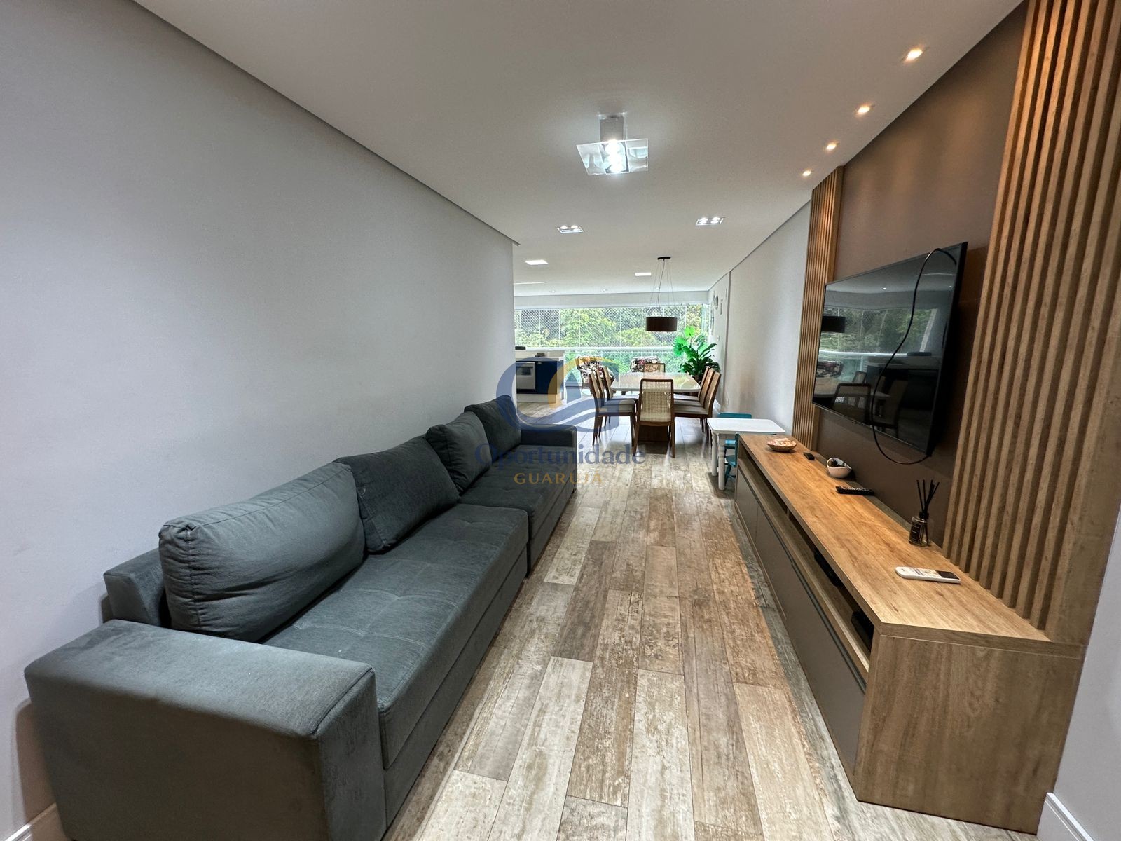 Apartamento na Praia das Pitangueiras, Guarujá - SP