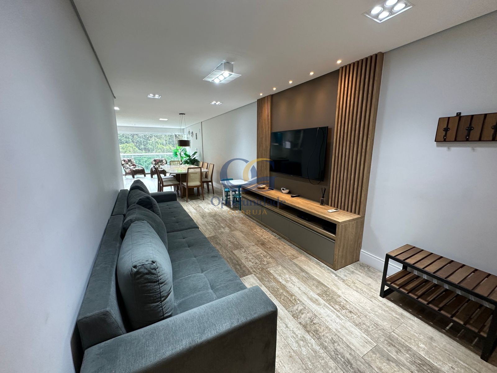 Apartamento na Praia das Pitangueiras, Guarujá - SP