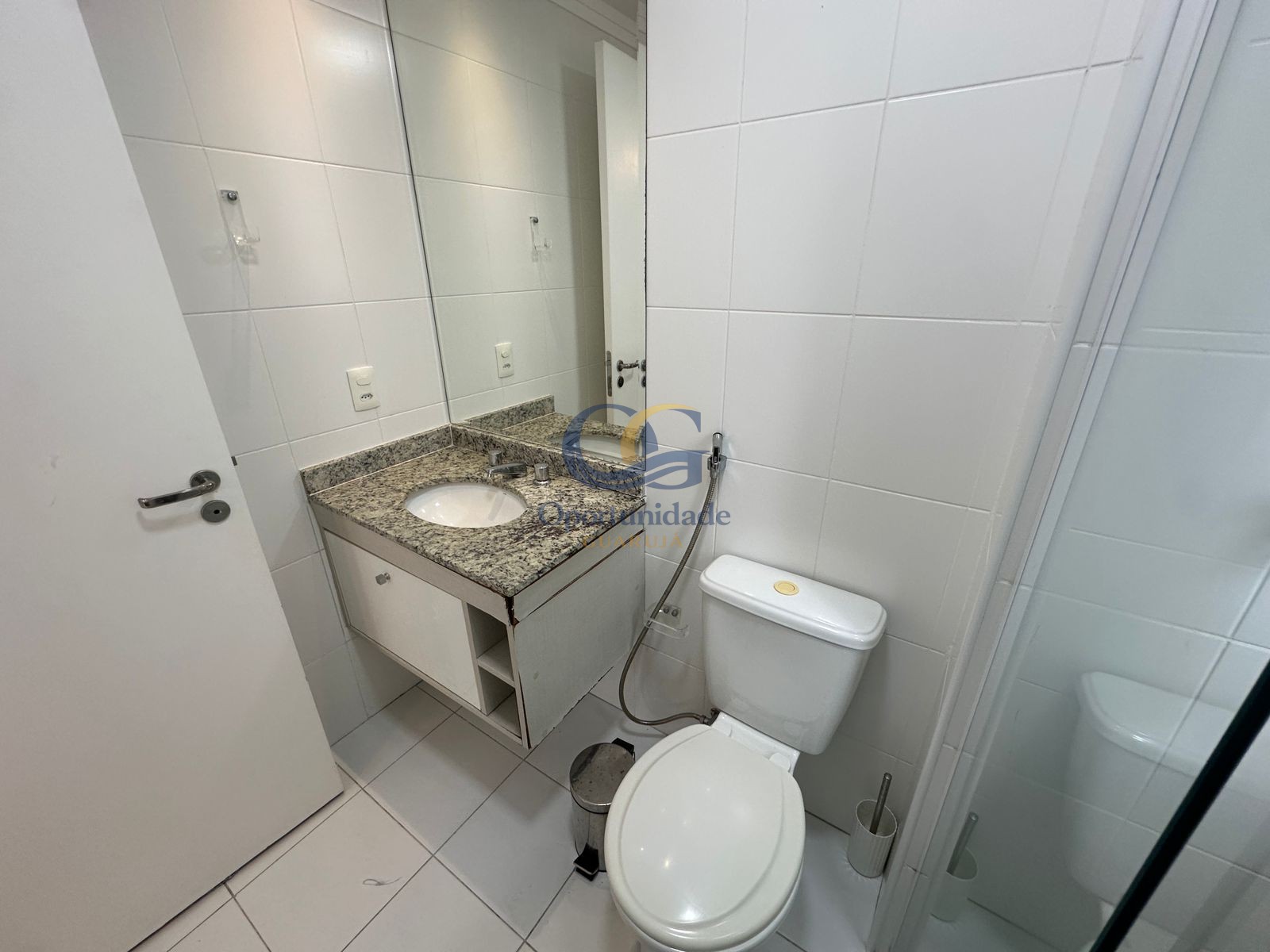 Apartamento na Praia das Pitangueiras, Guarujá - SP