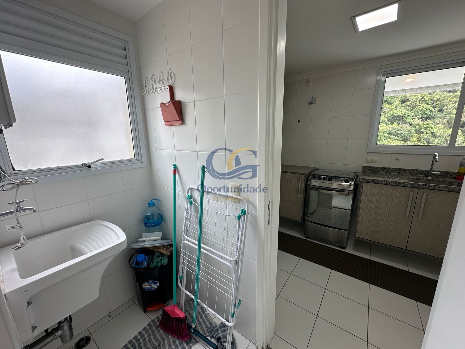 Apartamento na Praia das Pitangueiras, Guarujá - SP