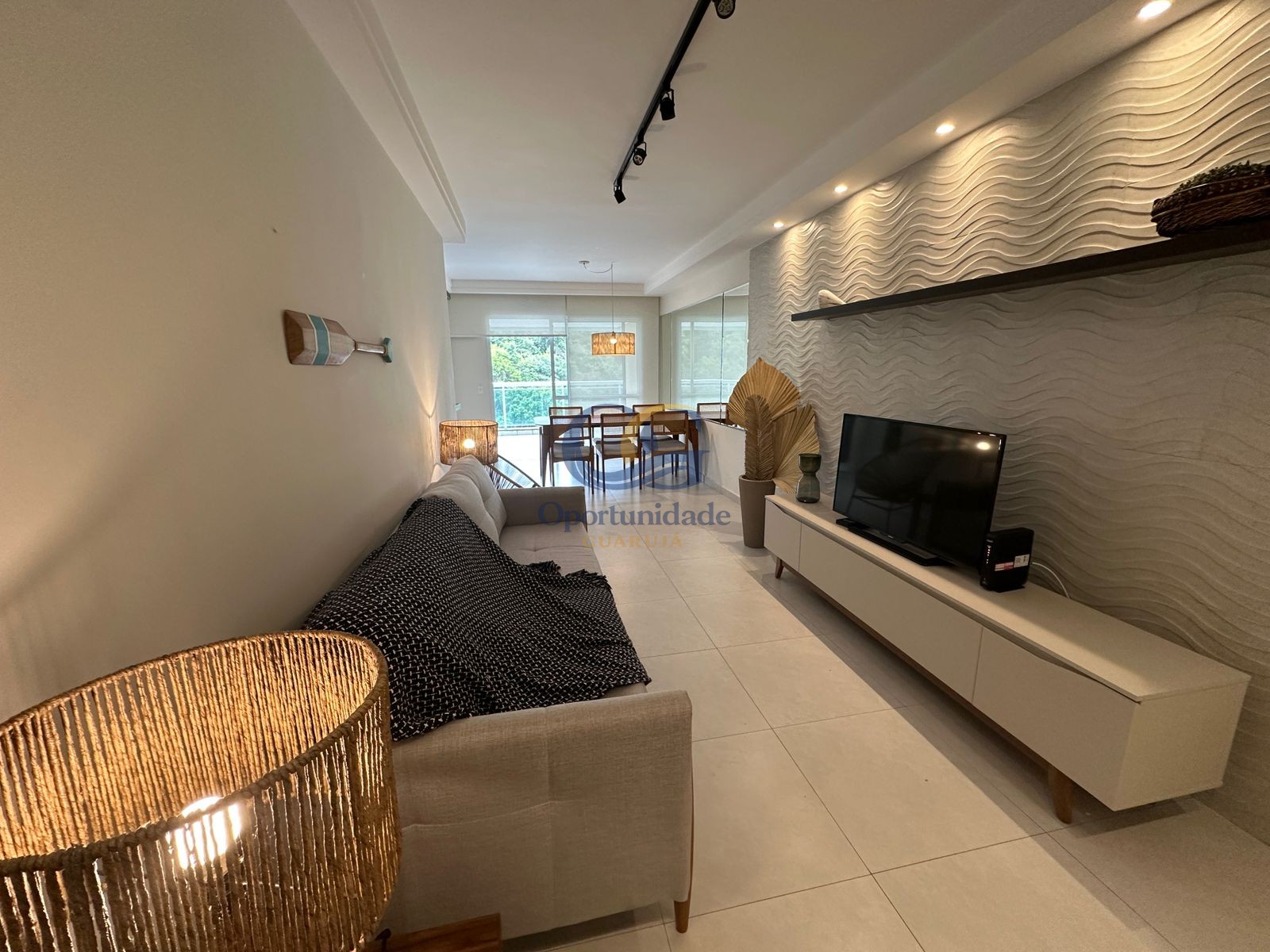 Apartamento na Praia das Pitangueiras, Guarujá - SP