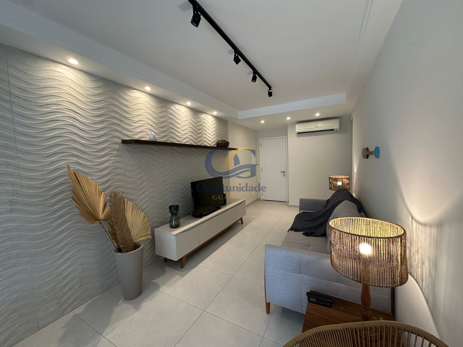 Apartamento na Praia das Pitangueiras, Guarujá - SP