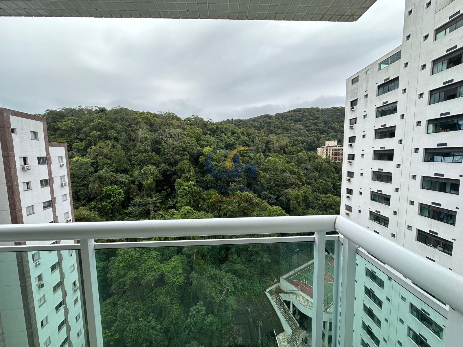Apartamento na Praia das Pitangueiras, Guarujá - SP