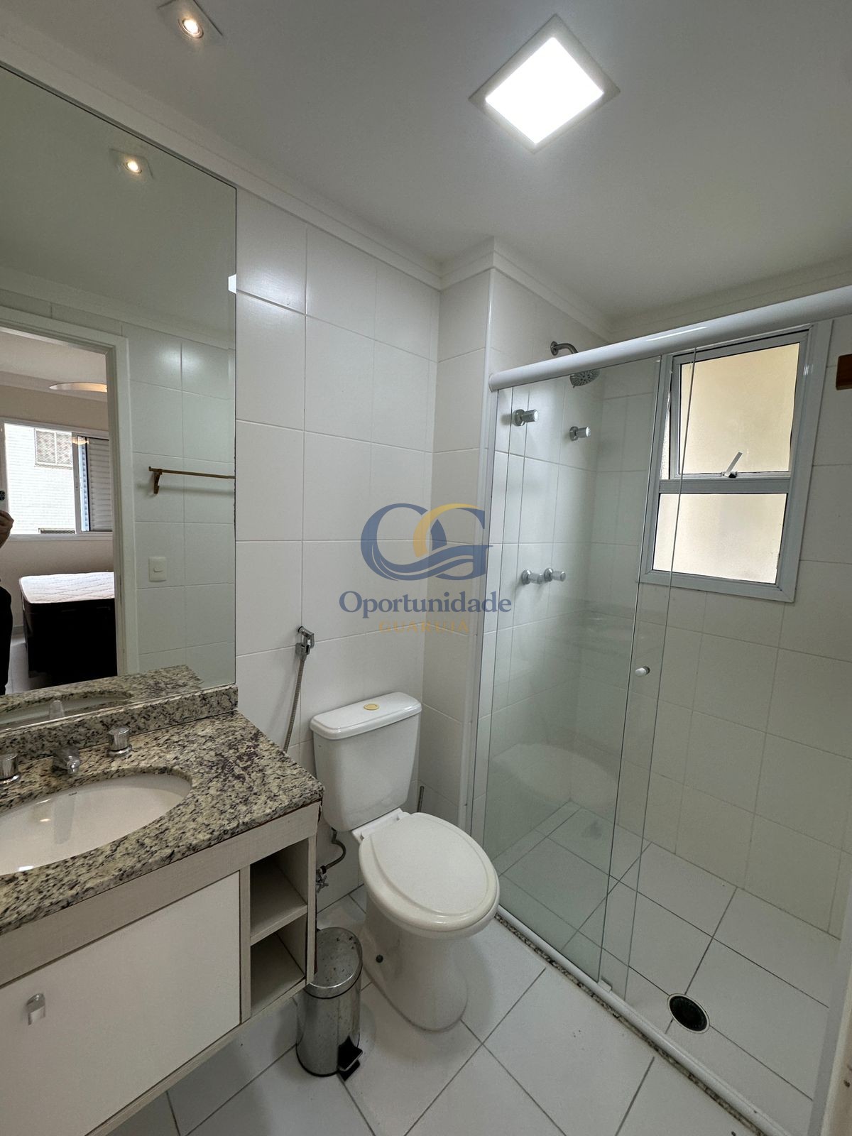 Apartamento na Praia das Pitangueiras, Guarujá - SP