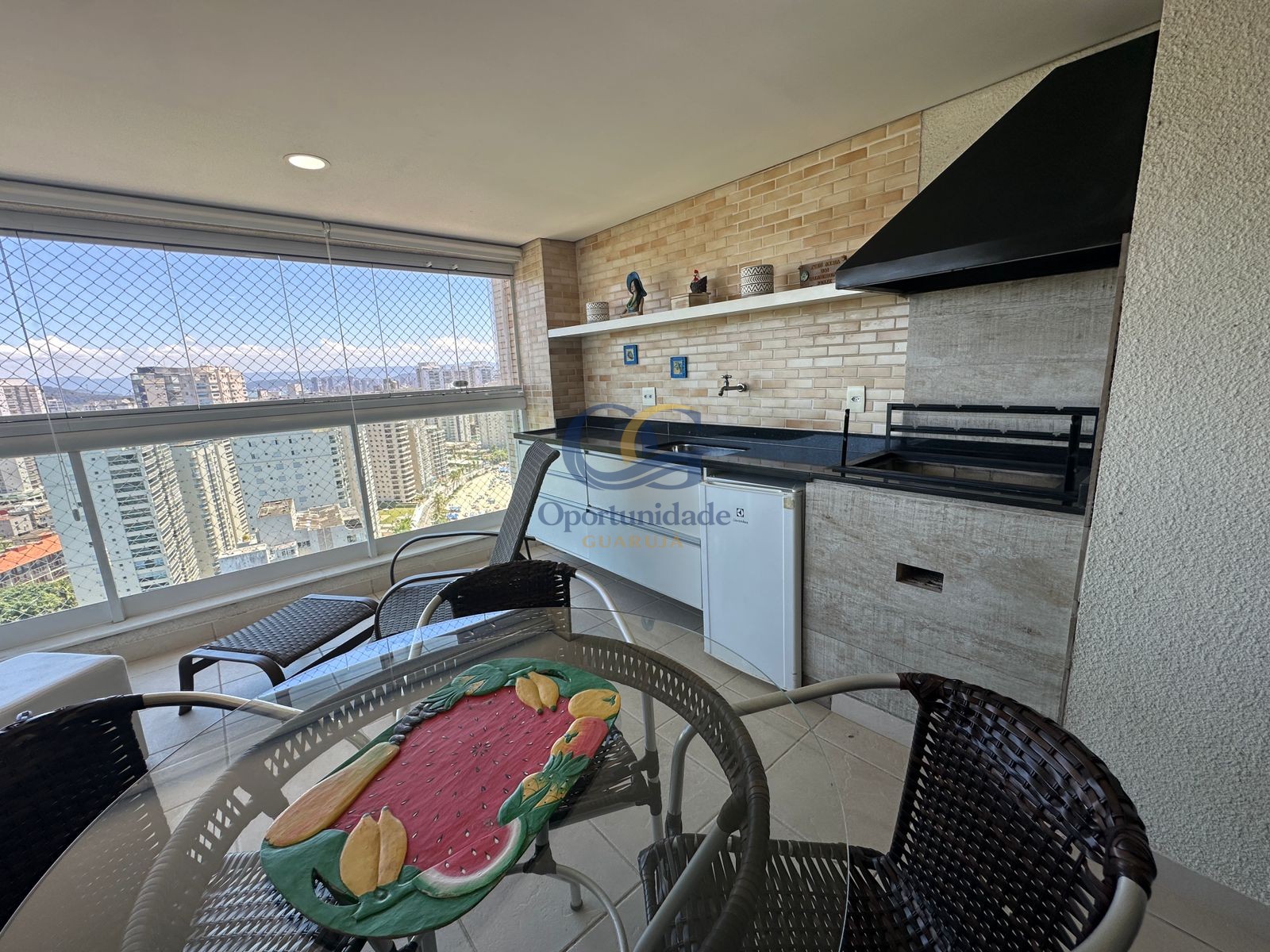 Apartamento na Praia das Astúrias, Guarujá - SP