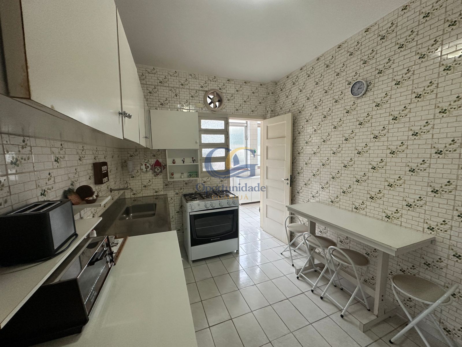 Apartamento na Praia das Pitangueiras, Guarujá - SP