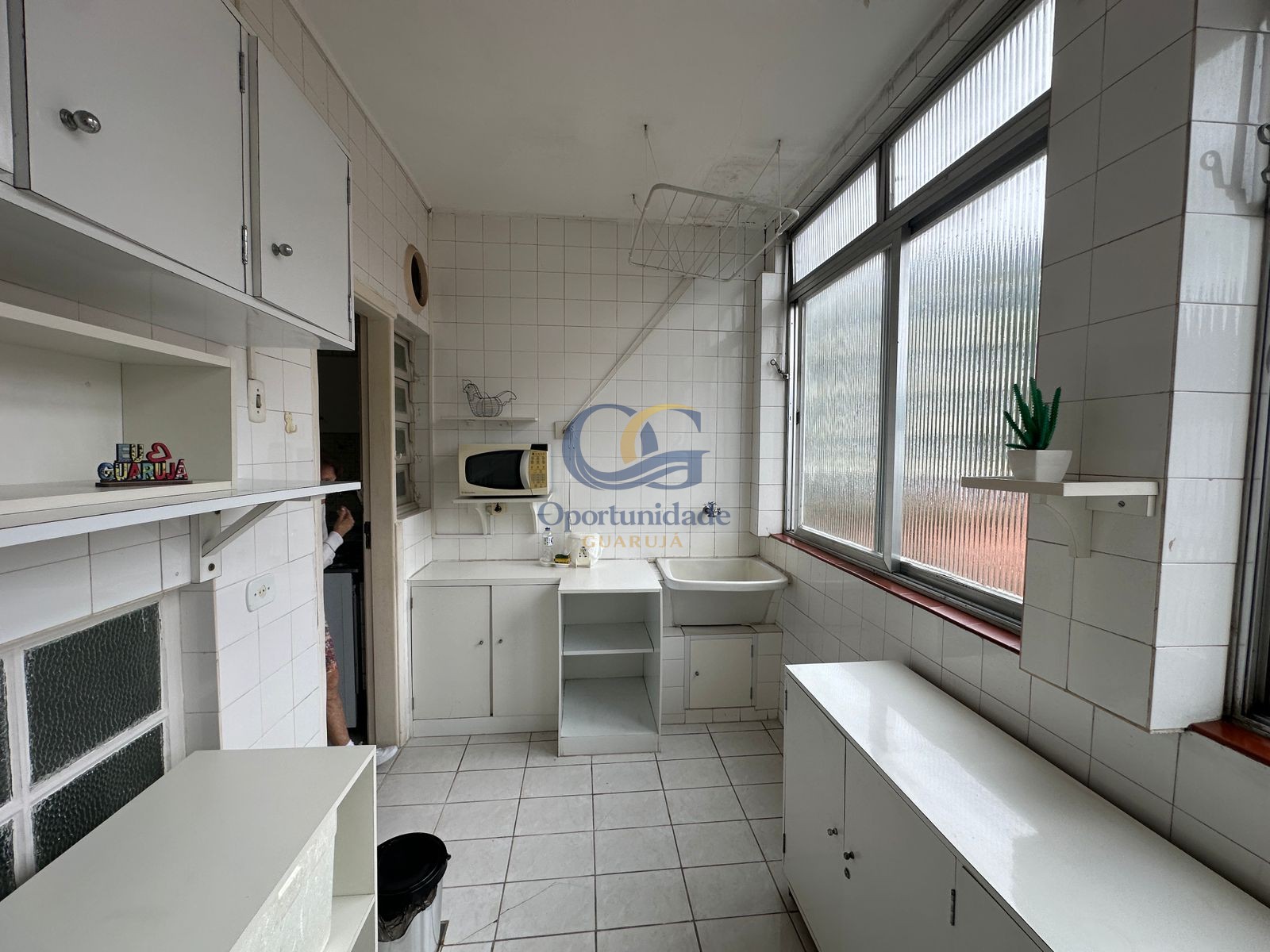 Apartamento na Praia das Pitangueiras, Guarujá - SP