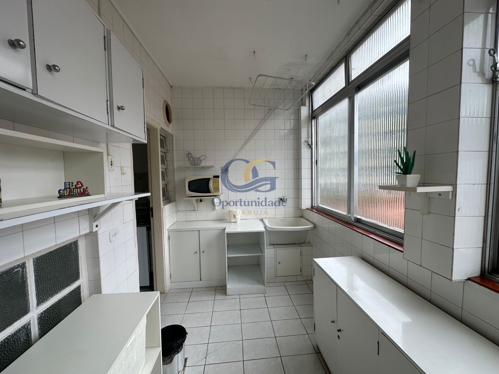 Apartamento na Praia das Pitangueiras, Guarujá - SP
