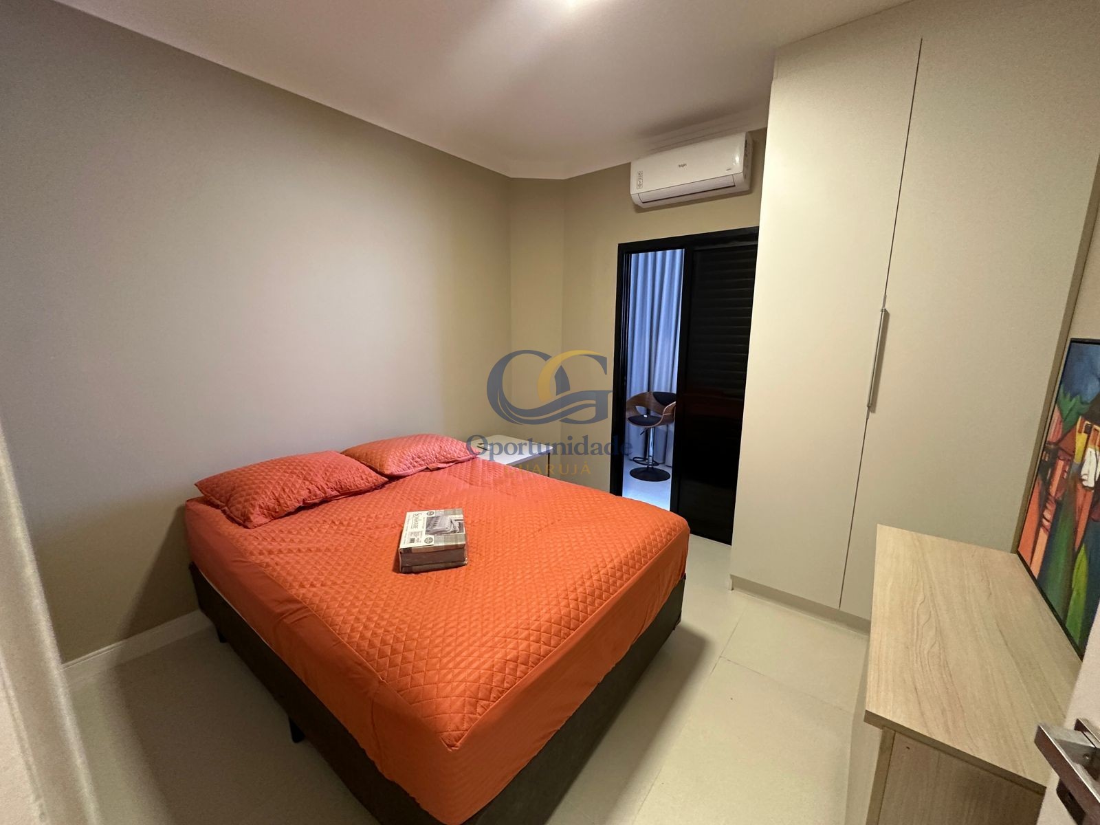 Apartamento na Praia das Pitangueiras, Guarujá - SP