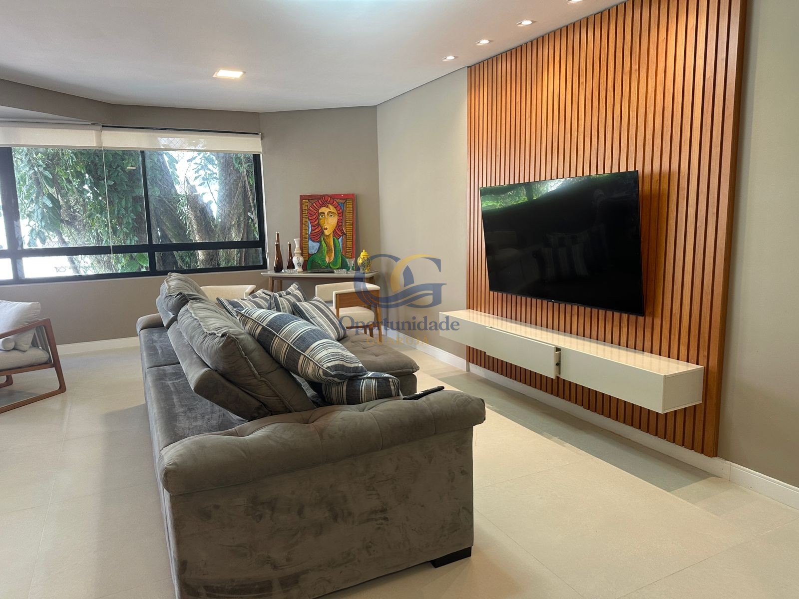 Apartamento na Praia das Pitangueiras, Guarujá - SP