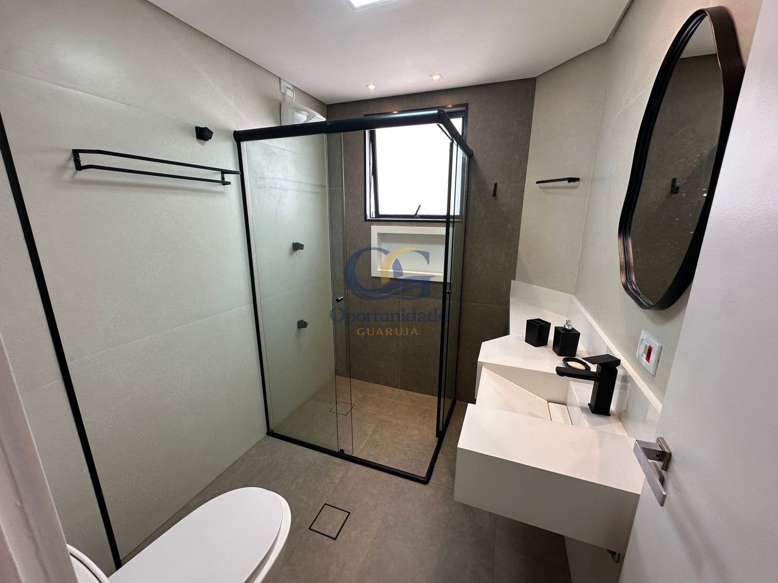 Apartamento na Praia das Pitangueiras, Guarujá - SP