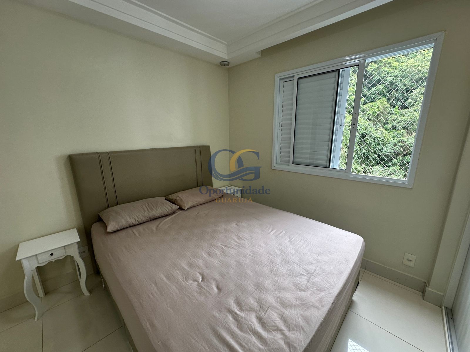 Apartamento na Praia das Pitangueiras, Guarujá - SP