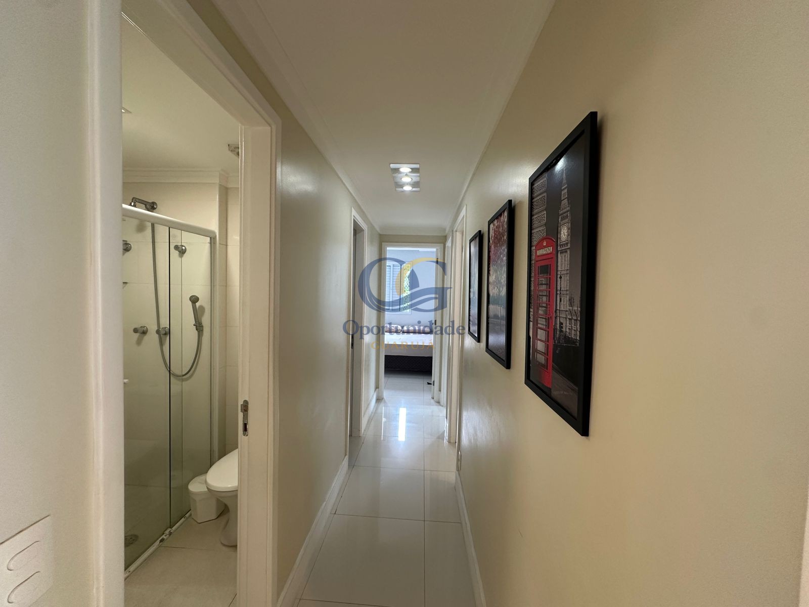 Apartamento na Praia das Pitangueiras, Guarujá - SP
