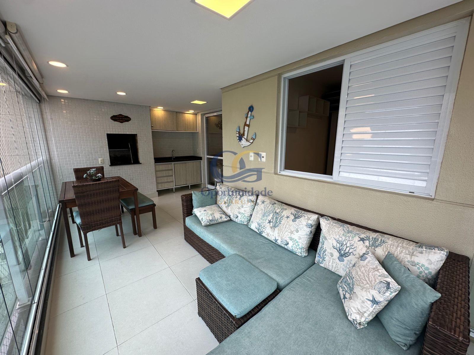 Apartamento na Praia das Pitangueiras, Guarujá - SP