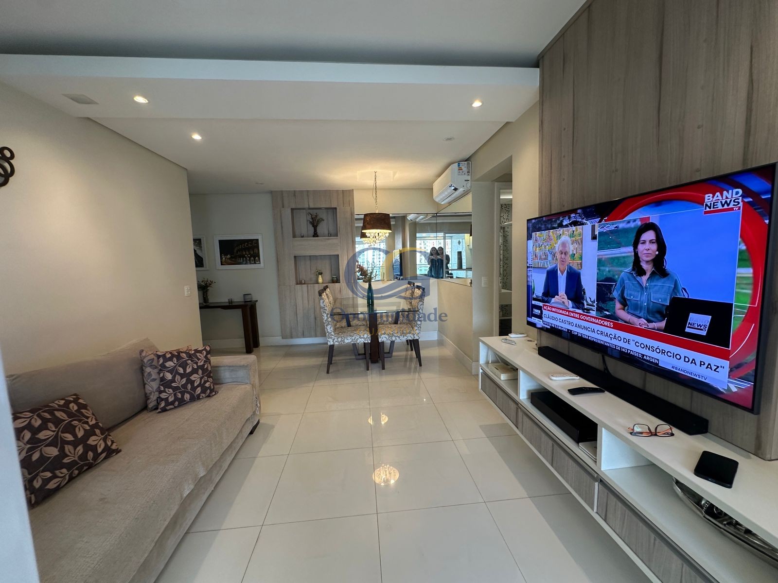 Apartamento na Praia das Pitangueiras, Guarujá - SP