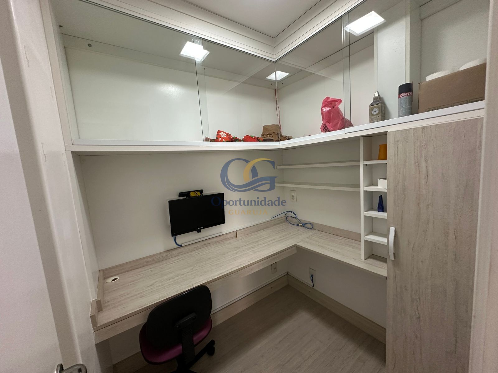 Apartamento na Praia das Pitangueiras, Guarujá - SP