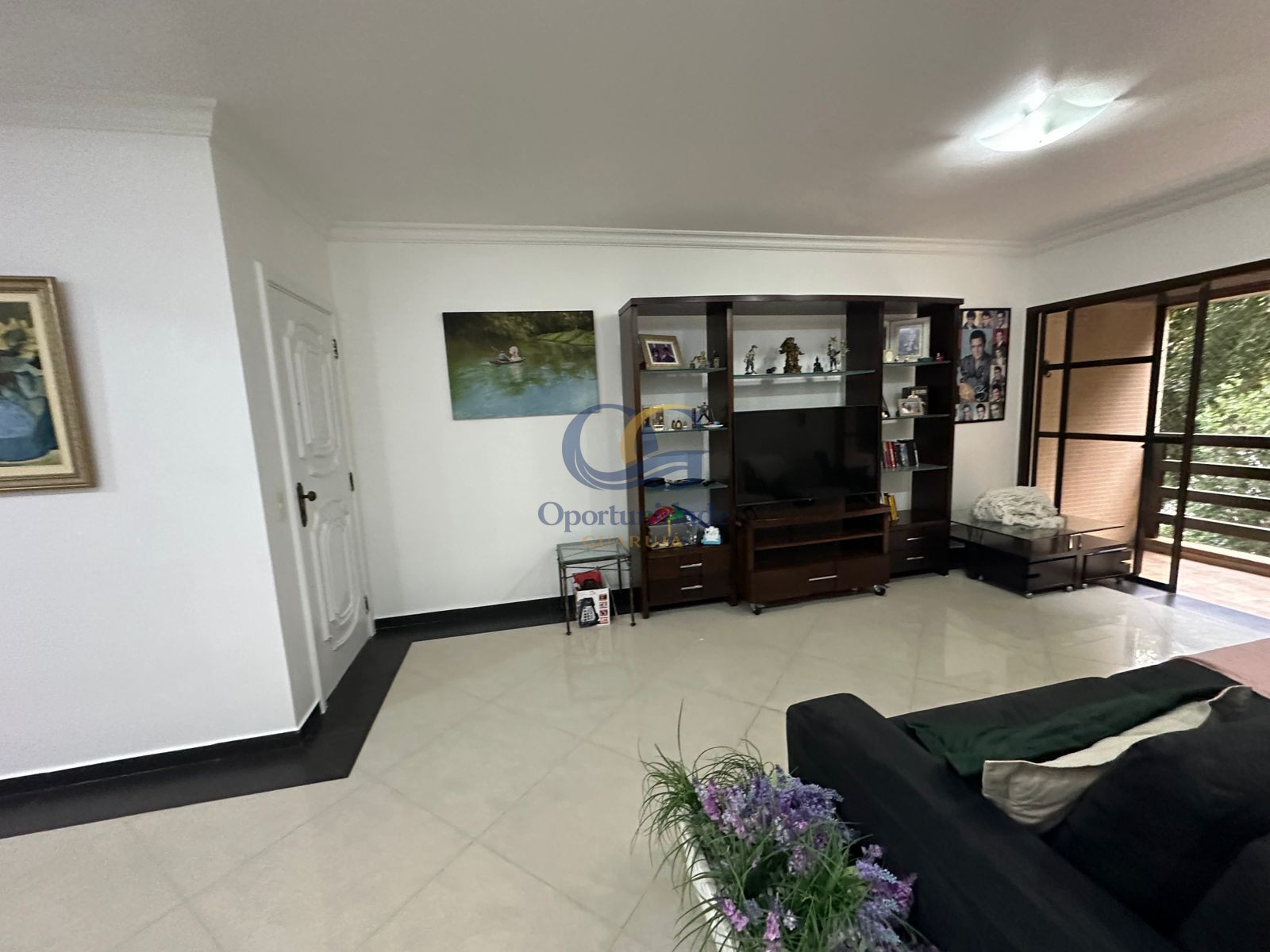 Apartamento na Praia das Pitangueiras, Guarujá - SP