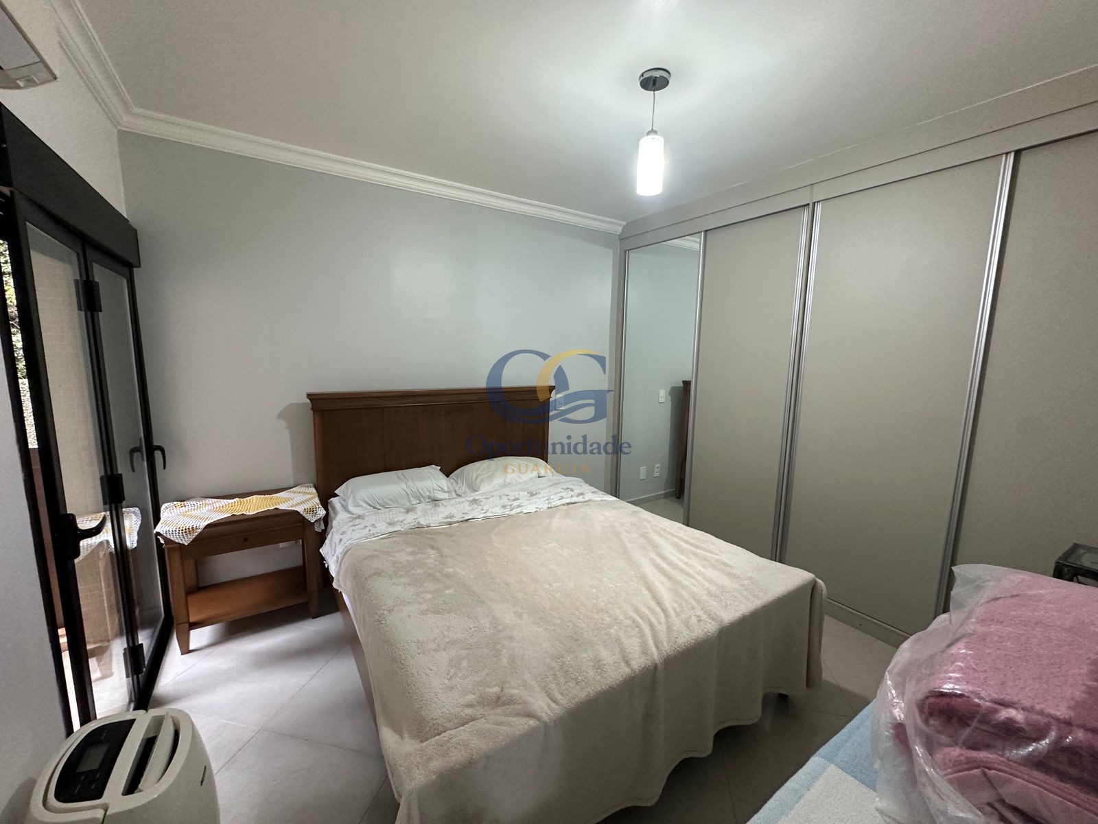 Apartamento na Praia das Pitangueiras, Guarujá - SP
