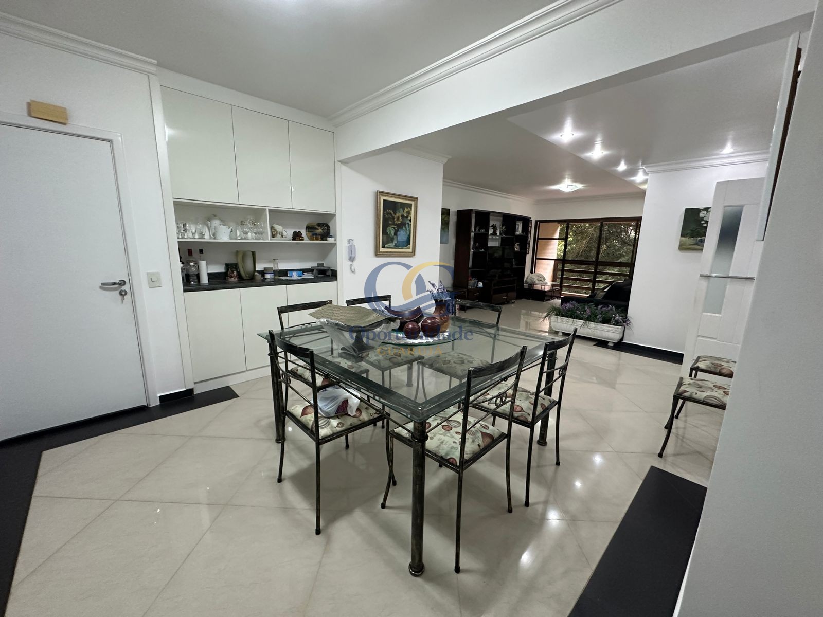 Apartamento na Praia das Pitangueiras, Guarujá - SP