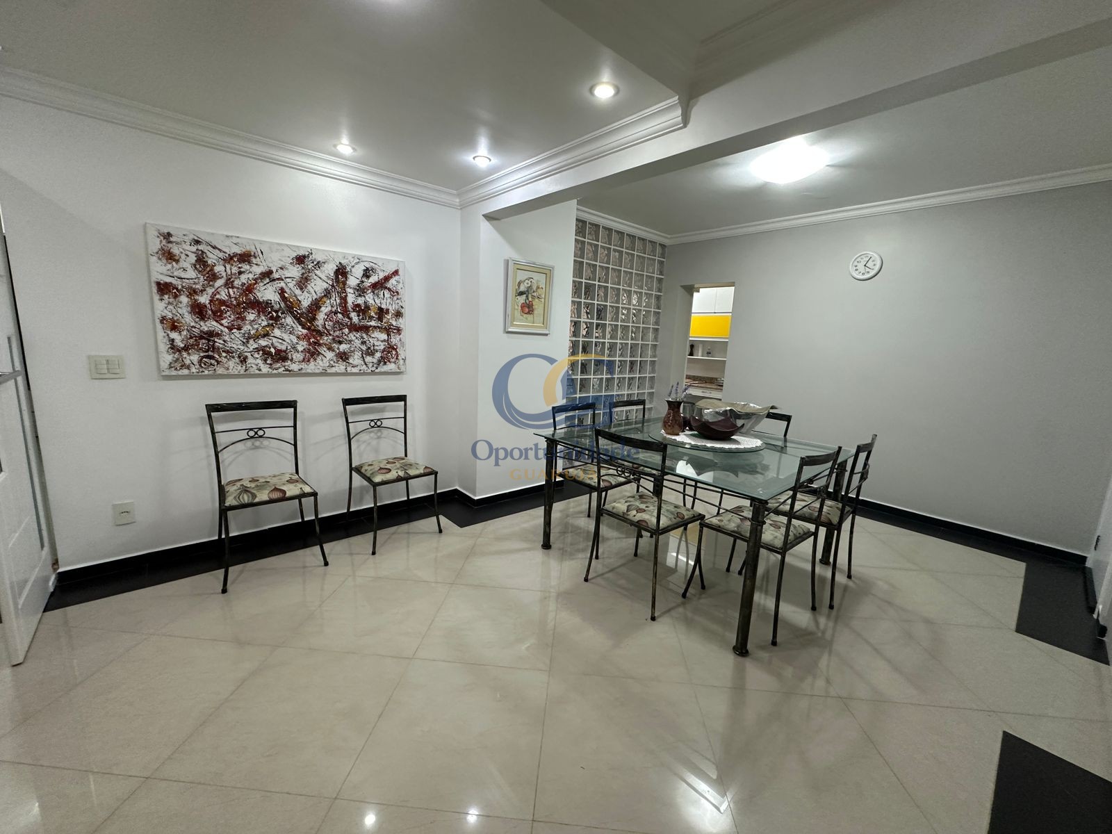 Apartamento na Praia das Pitangueiras, Guarujá - SP