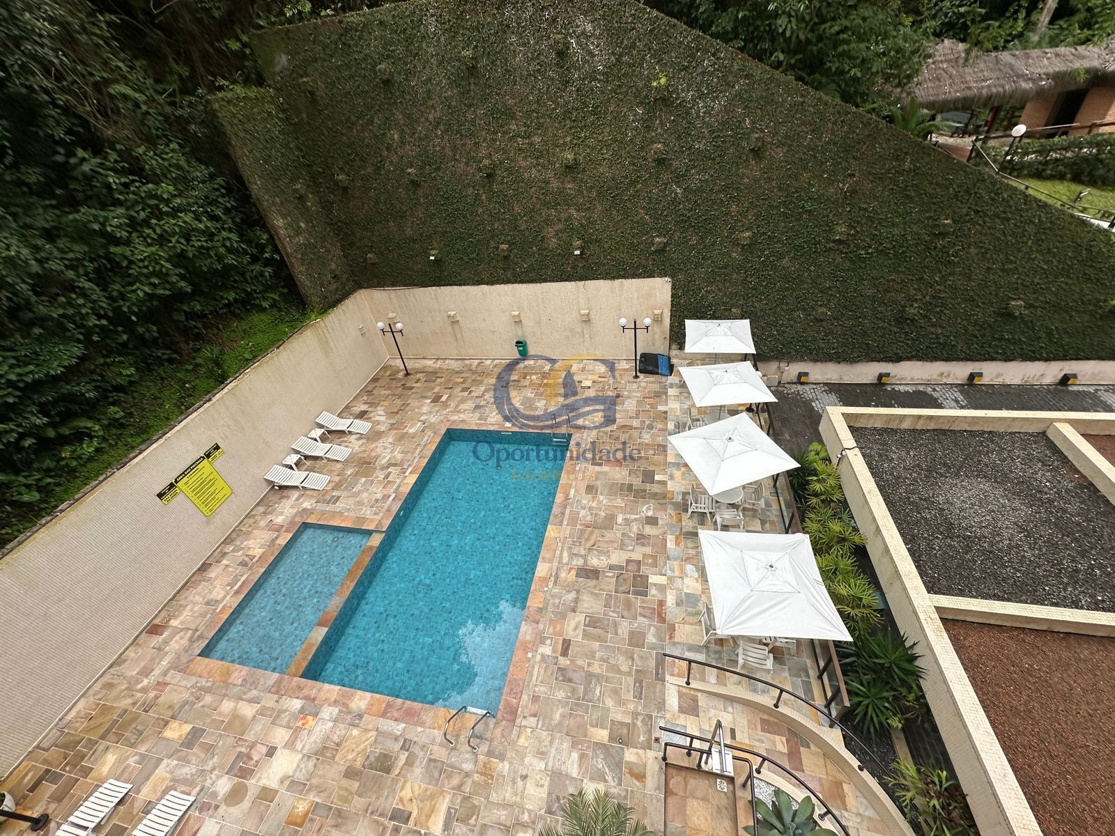 Apartamento na Praia das Pitangueiras, Guarujá - SP