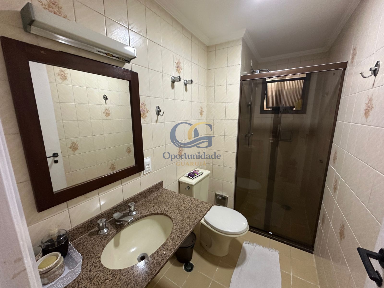 Apartamento na Praia das Pitangueiras, Guarujá - SP