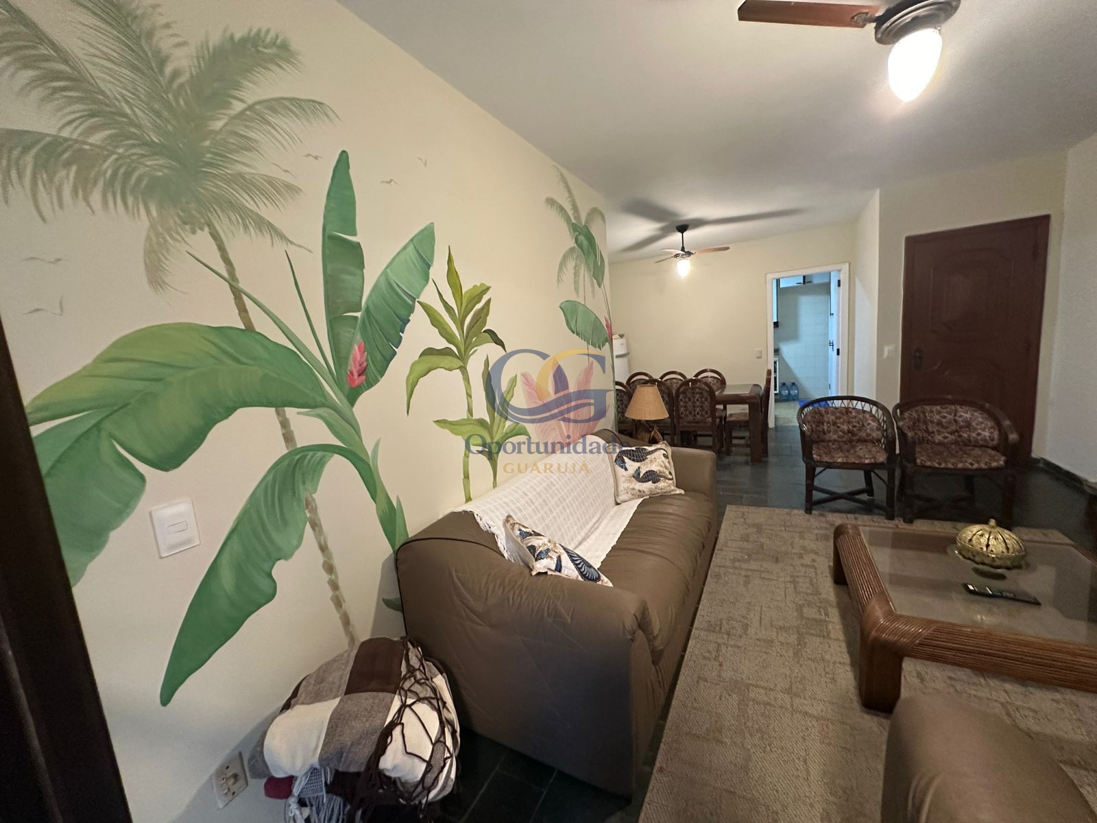Apartamento na Praia das Pitangueiras, Guarujá - SP