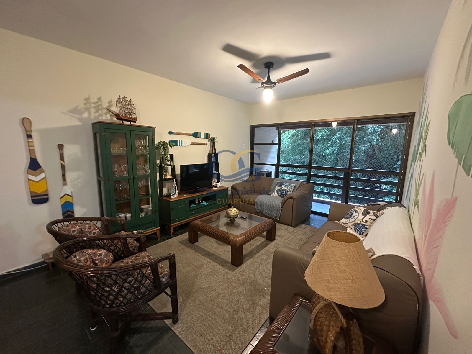 Apartamento na Praia das Pitangueiras, Guarujá - SP