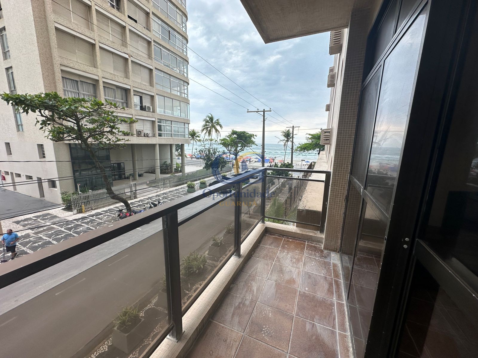 Apartamento Frente ao Mar nas Pitangueiras, Guarujá - SP