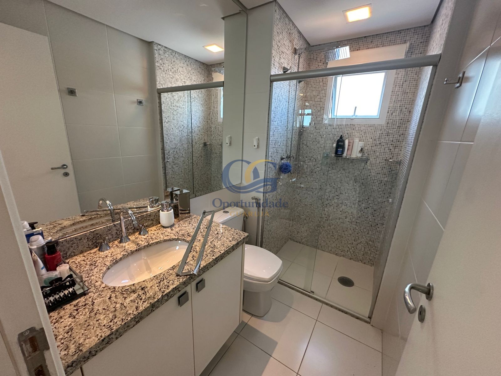 Apartamento Frente ao Mar, Praia da Enseada, Guarujá - SP