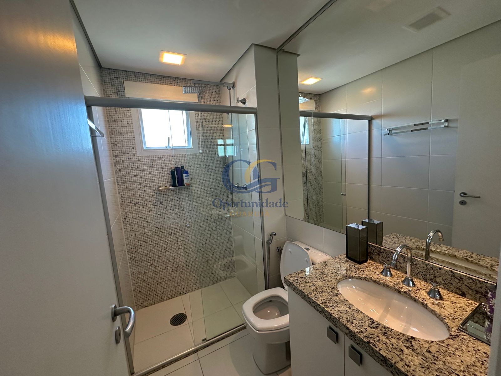 Apartamento Frente ao Mar, Praia da Enseada, Guarujá - SP