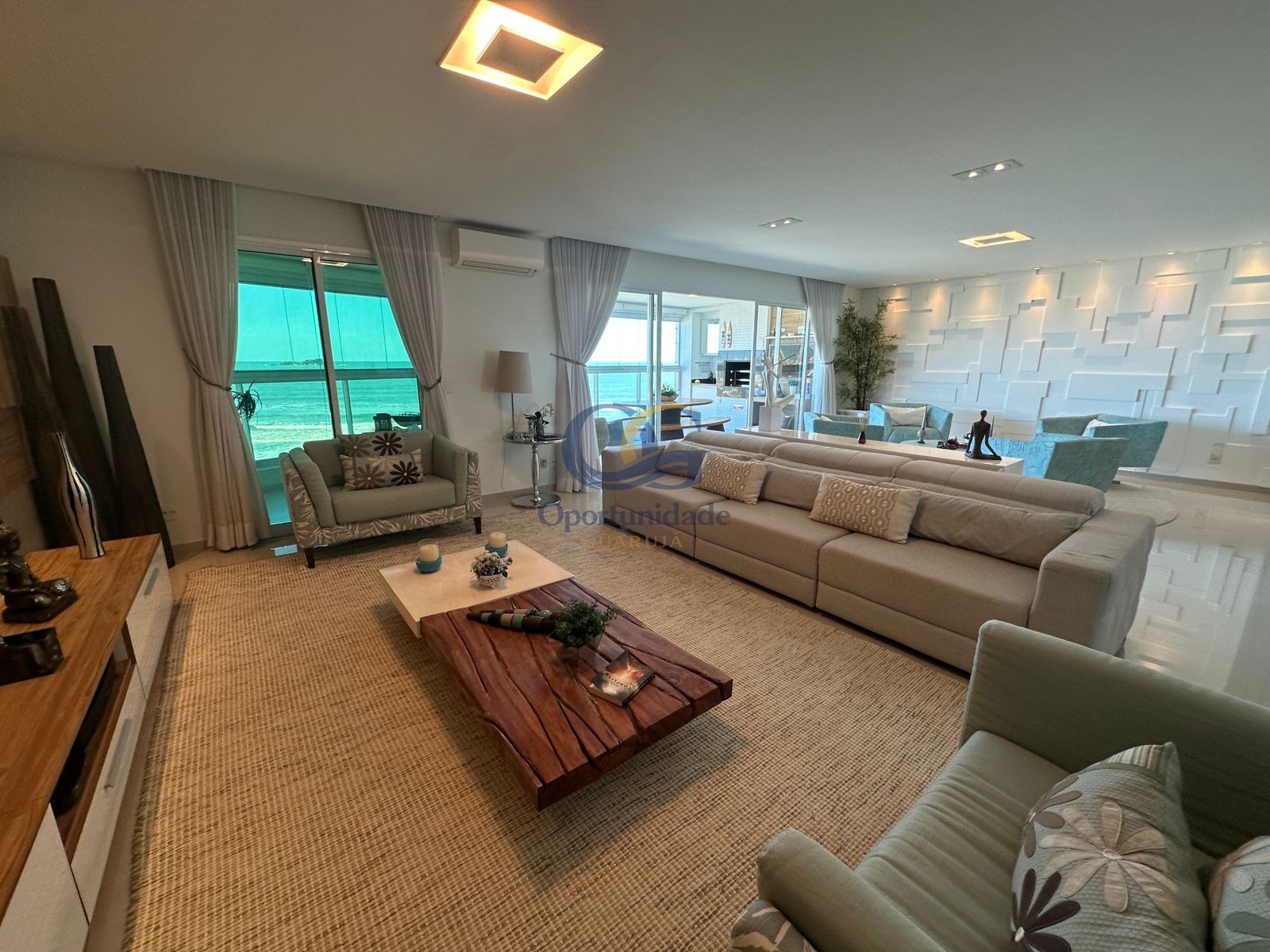 Apartamento Frente ao Mar, Praia da Enseada, Guarujá - SP