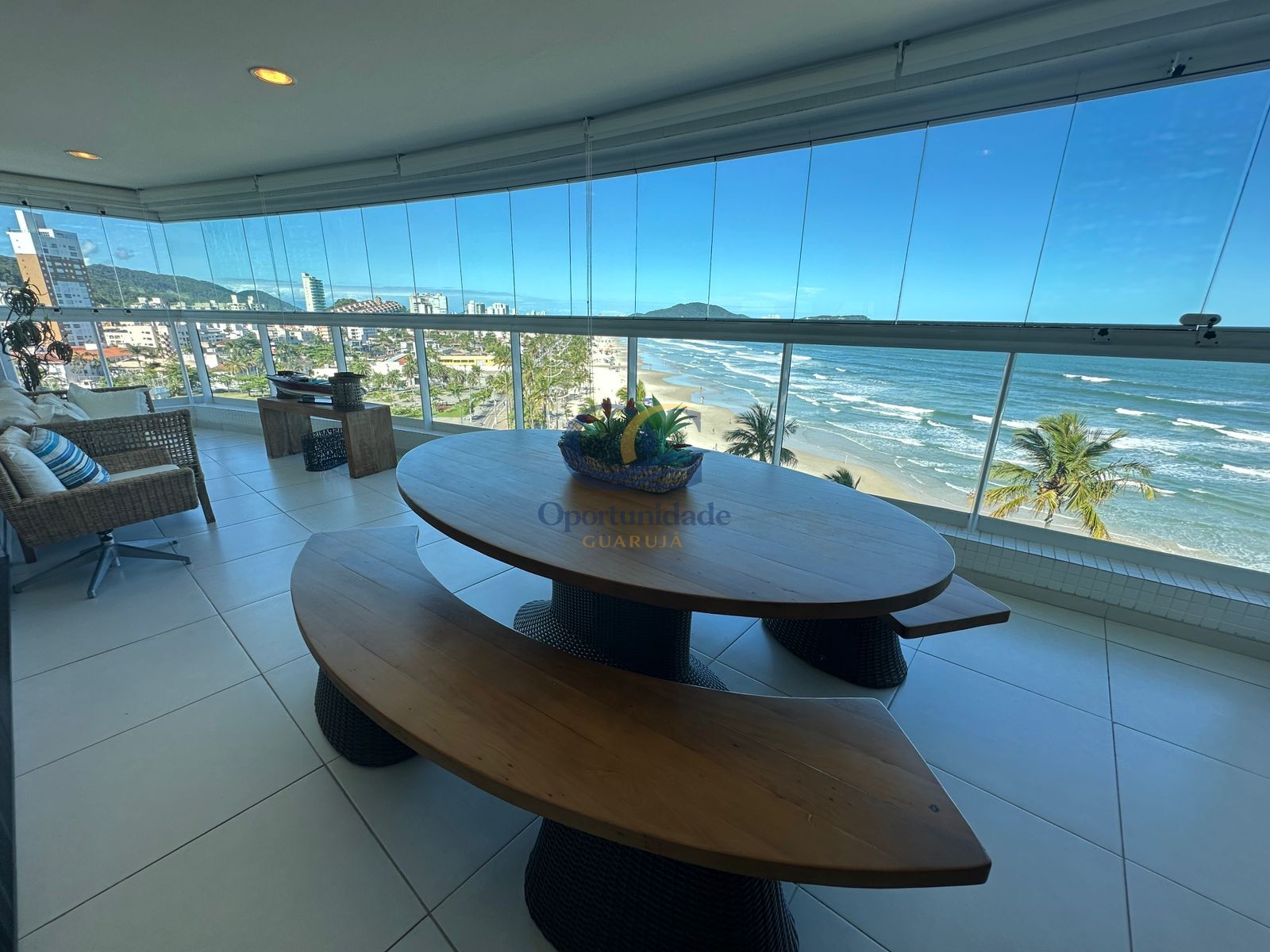 Apartamento Frente ao Mar, Praia da Enseada, Guarujá - SP