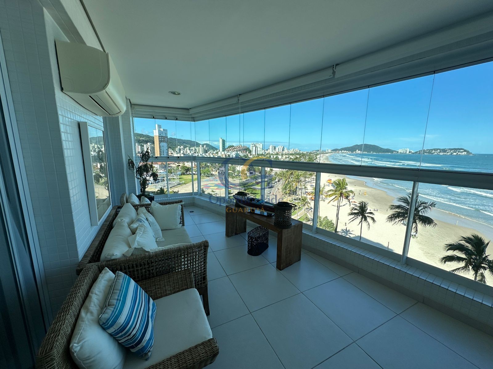 Apartamento Frente ao Mar, Praia da Enseada, Guarujá - SP