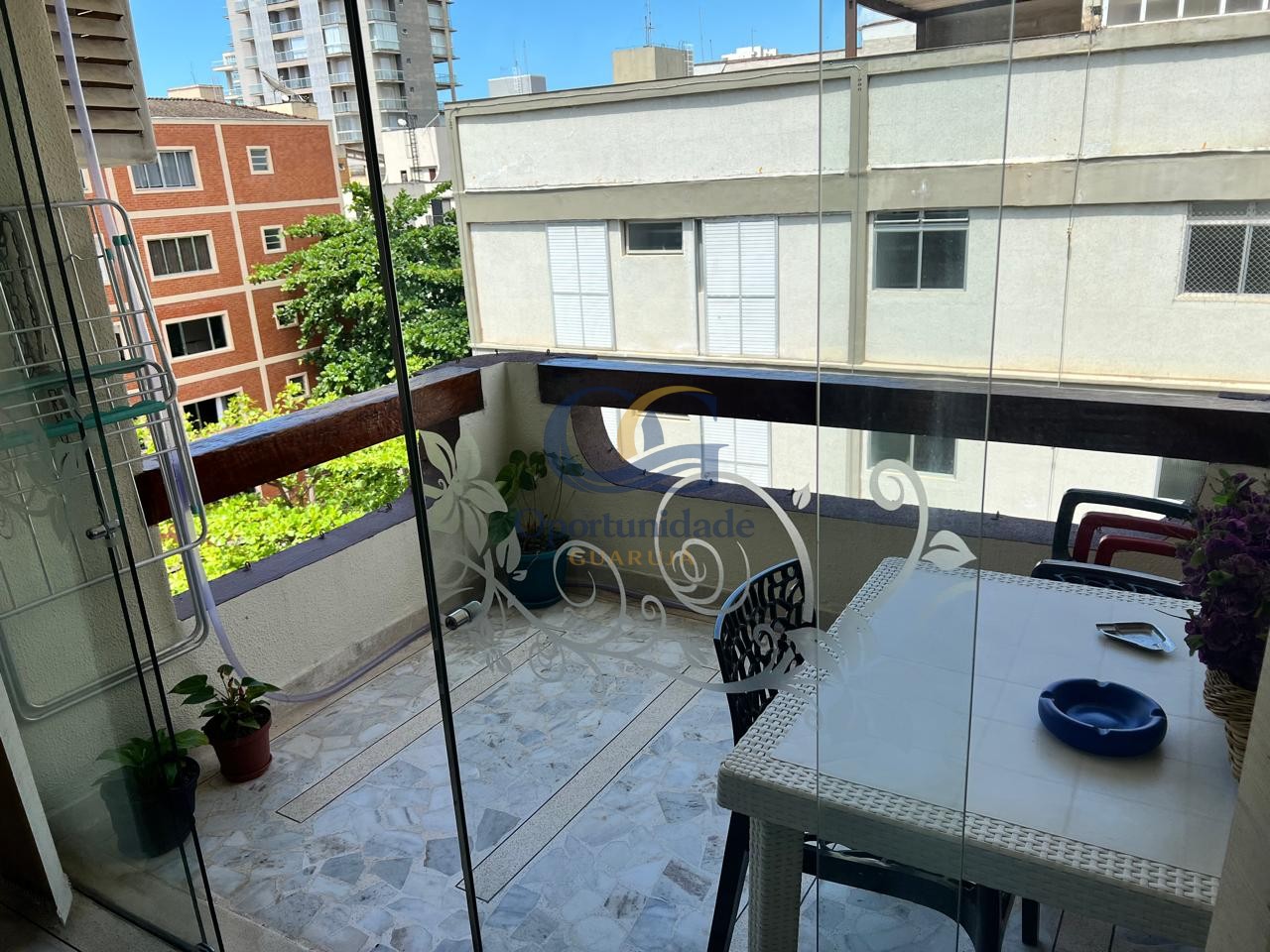 Apartamento na Praia da Enseada, Guarujá - SP
