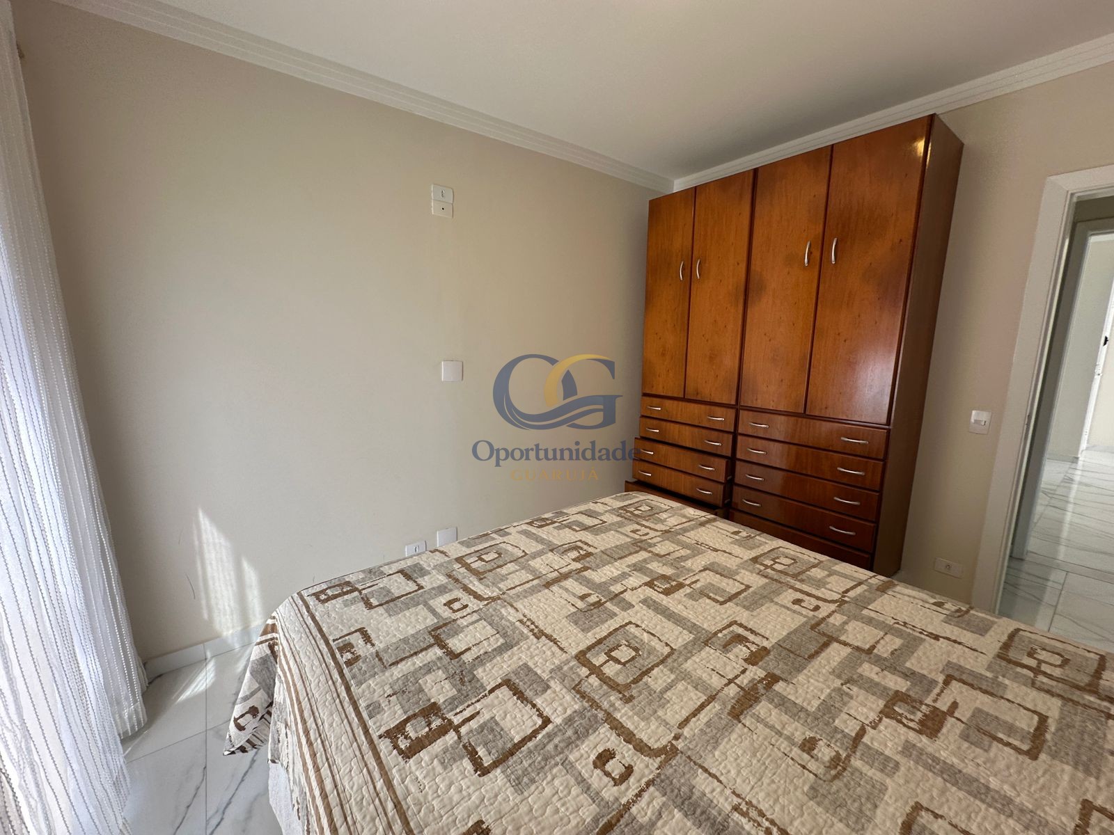 Apartamento na Praia das Pitangueiras, Guarujá - SP