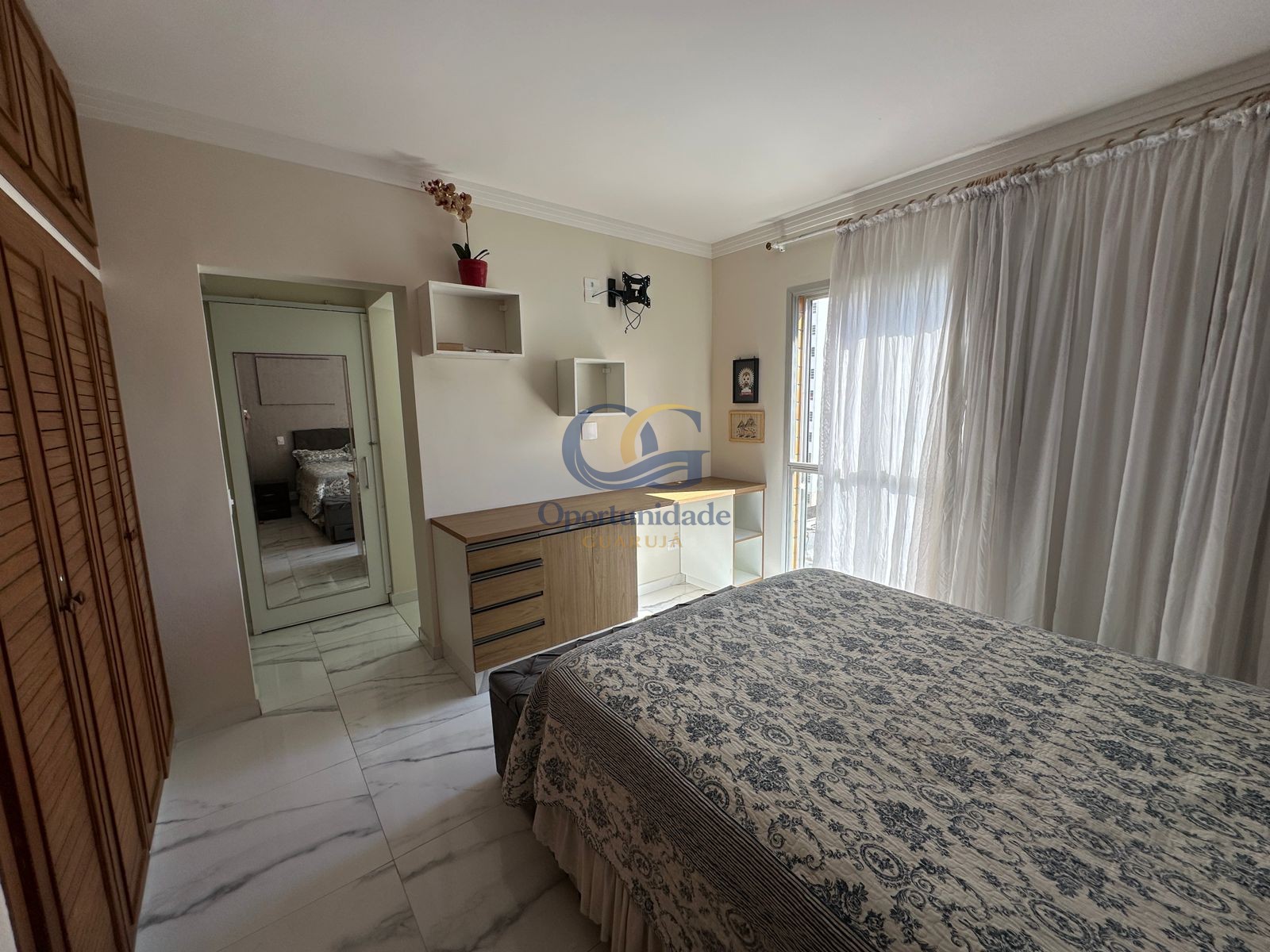 Apartamento na Praia das Pitangueiras, Guarujá - SP