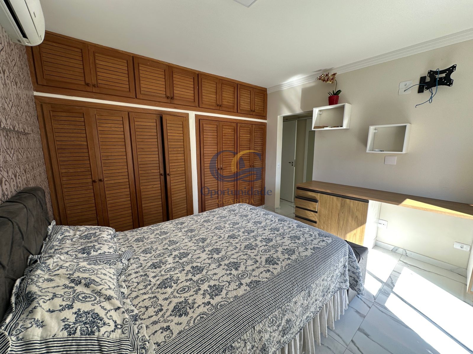 Apartamento na Praia das Pitangueiras, Guarujá - SP