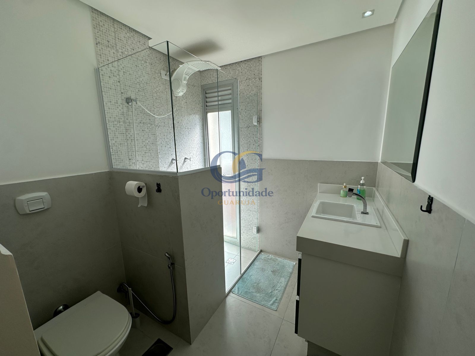 Apartamento na Praia das Pitangueiras, Guarujá - SP