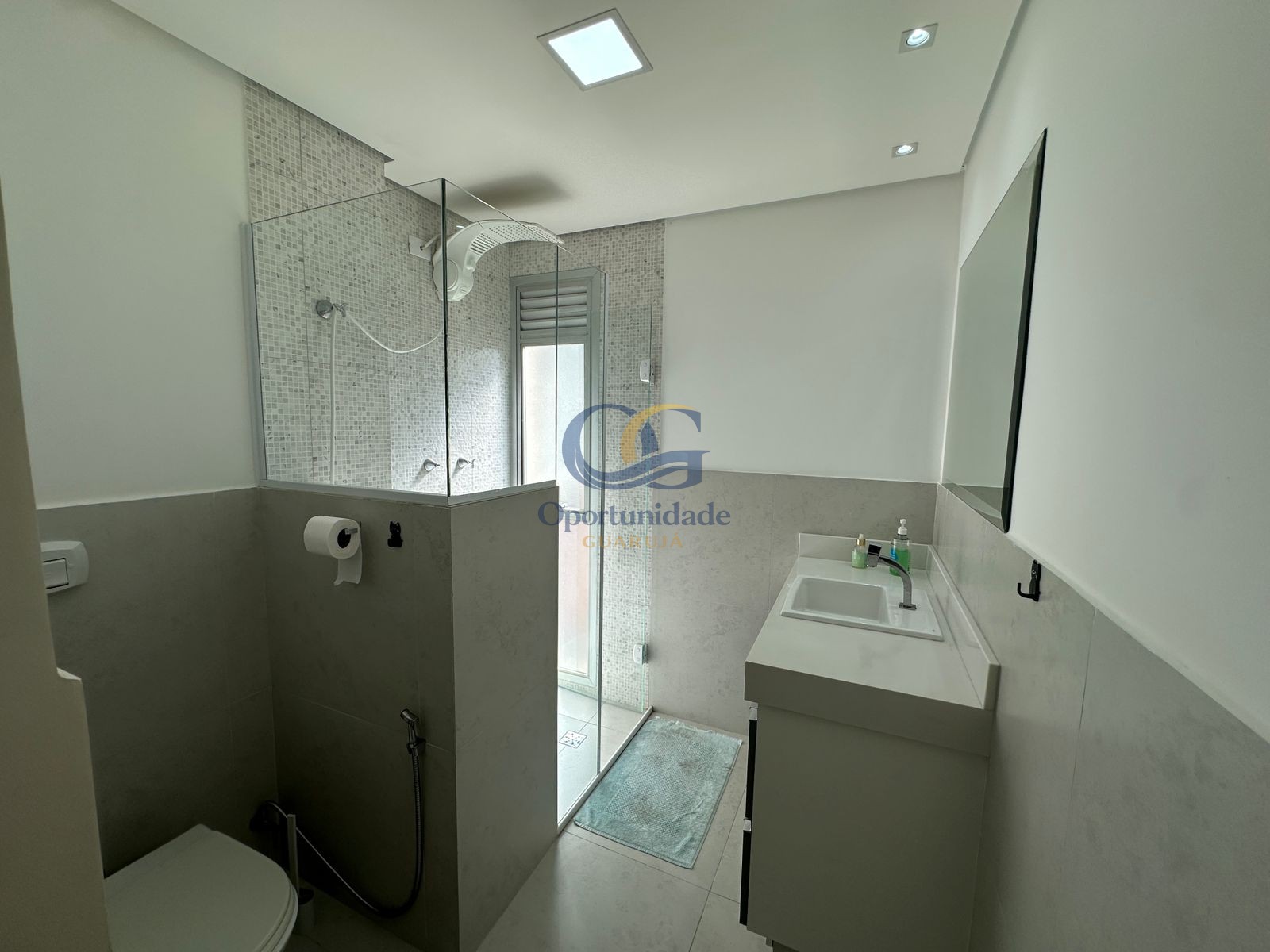 Apartamento na Praia das Pitangueiras, Guarujá - SP